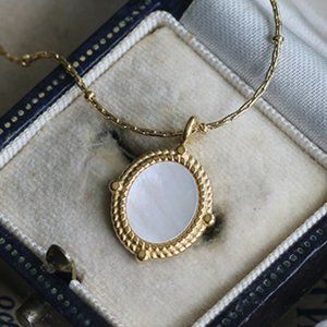 NEW 18K Gold Plated Mother Of Pearl Oval Necklace